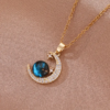 Collar de Saturno con Piedras Brillantes – Elegancia y Misterio en una Joya